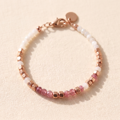 The bracelet in rose gold, on its own